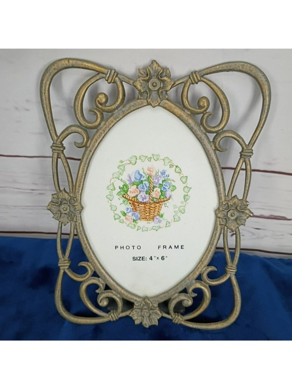 Vintage Ornate Gold-Tone Metal Oval Photo Frame 4x6 Inches With Floral Accents